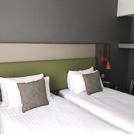 Epping Forest Hotel Вудфорд Экстерьер фото