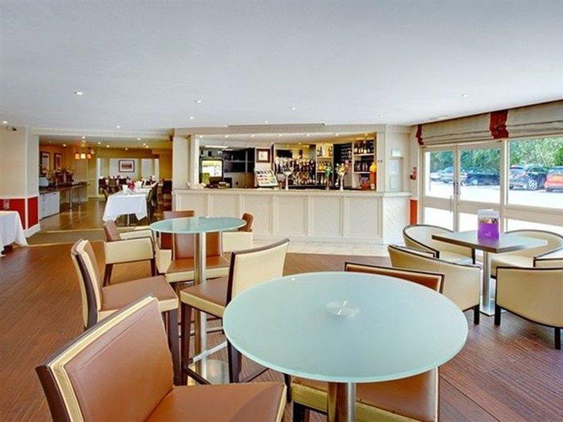 Epping Forest Hotel Вудфорд Экстерьер фото