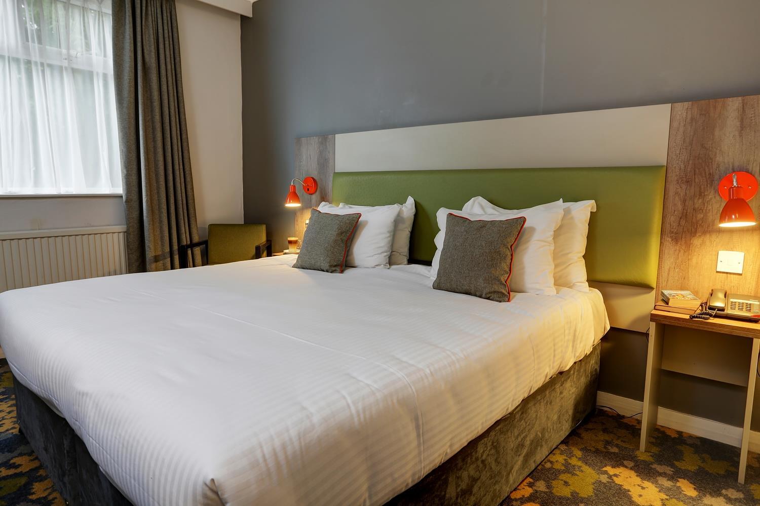 Epping Forest Hotel Вудфорд Экстерьер фото