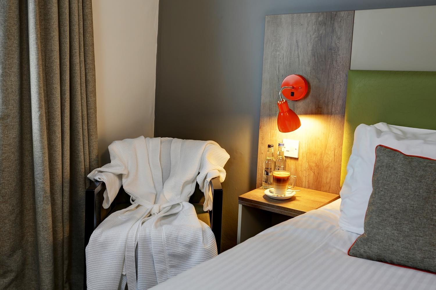 Epping Forest Hotel Вудфорд Экстерьер фото