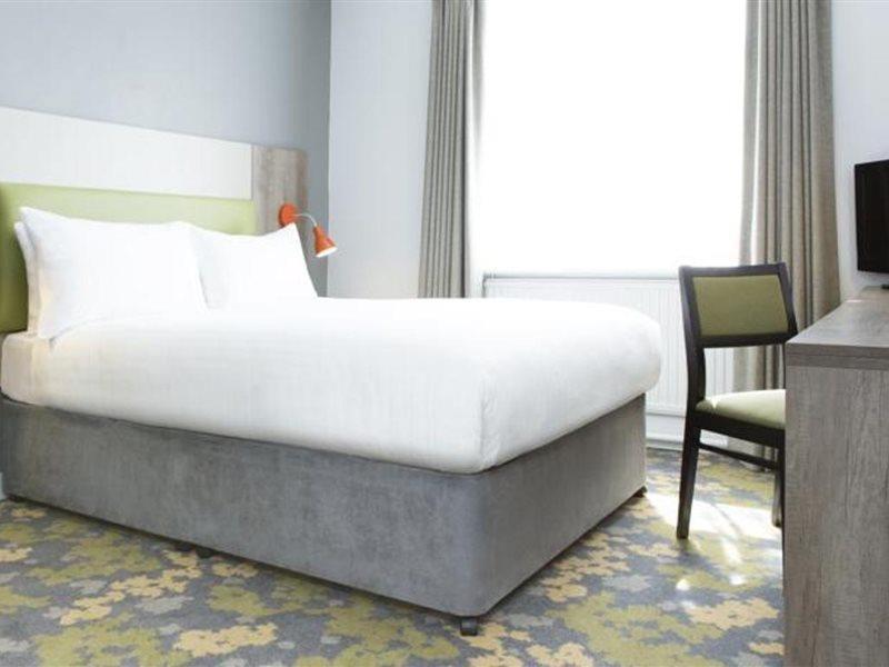 Epping Forest Hotel Вудфорд Экстерьер фото
