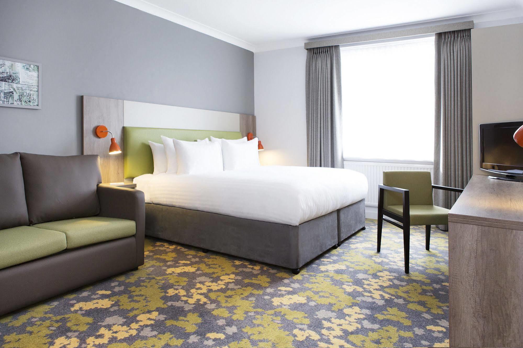 Epping Forest Hotel Вудфорд Экстерьер фото