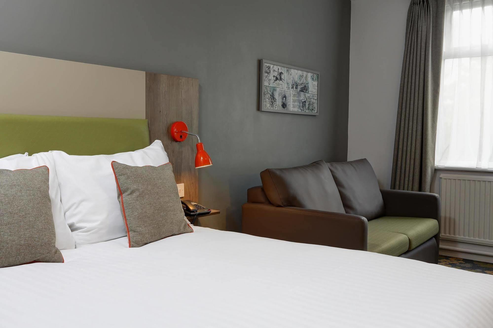 Epping Forest Hotel Вудфорд Экстерьер фото