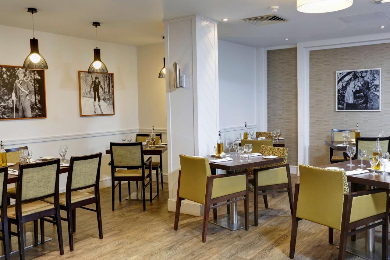 Epping Forest Hotel Вудфорд Экстерьер фото