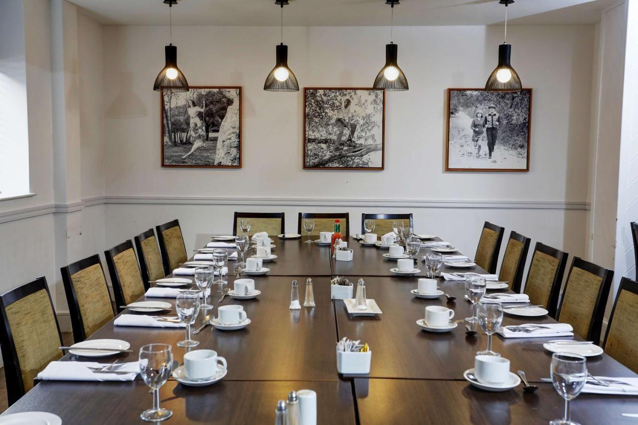 Epping Forest Hotel Вудфорд Экстерьер фото