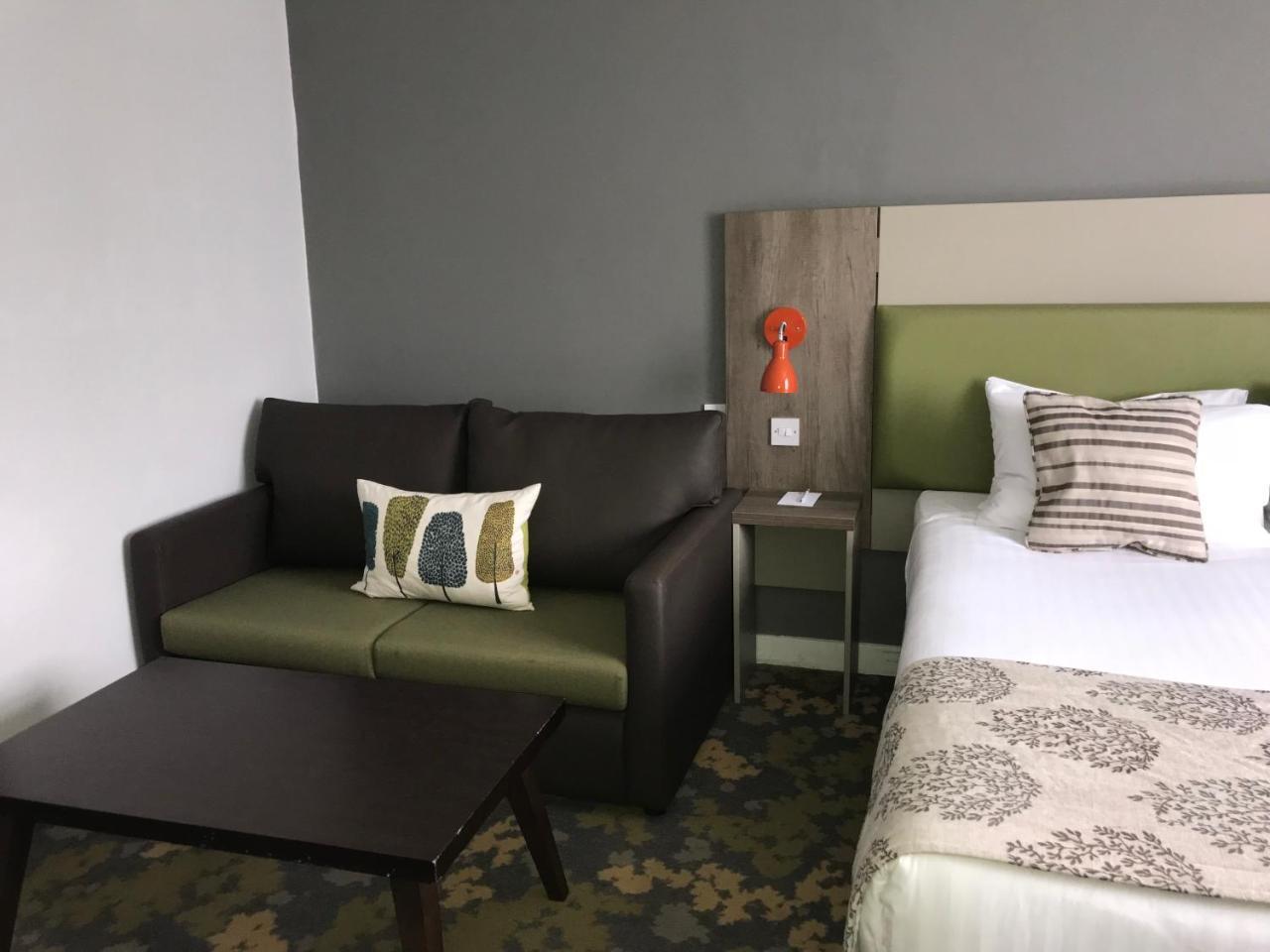 Epping Forest Hotel Вудфорд Экстерьер фото