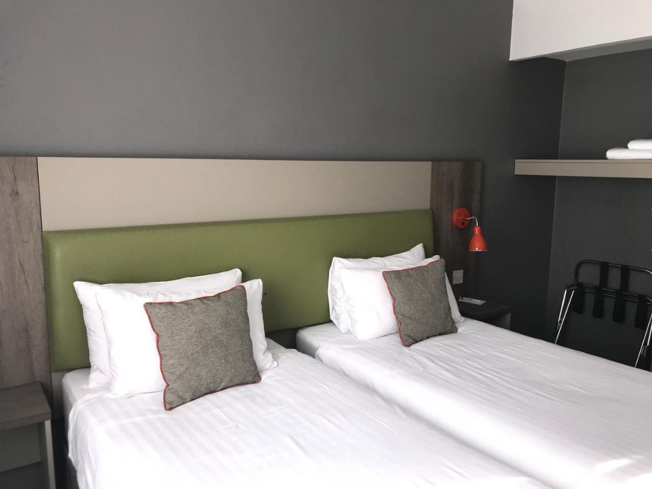 Epping Forest Hotel Вудфорд Экстерьер фото