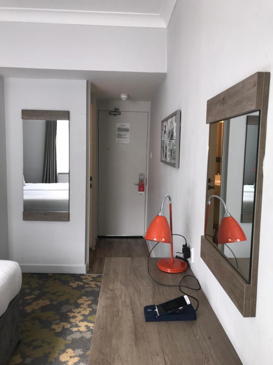 Epping Forest Hotel Вудфорд Экстерьер фото