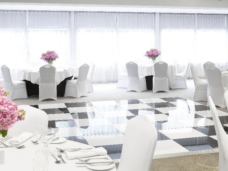 Epping Forest Hotel Вудфорд Экстерьер фото