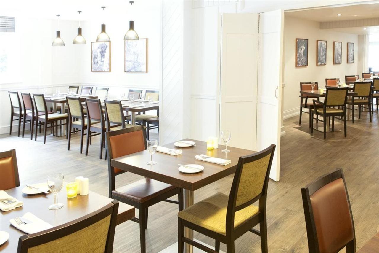 Epping Forest Hotel Вудфорд Экстерьер фото