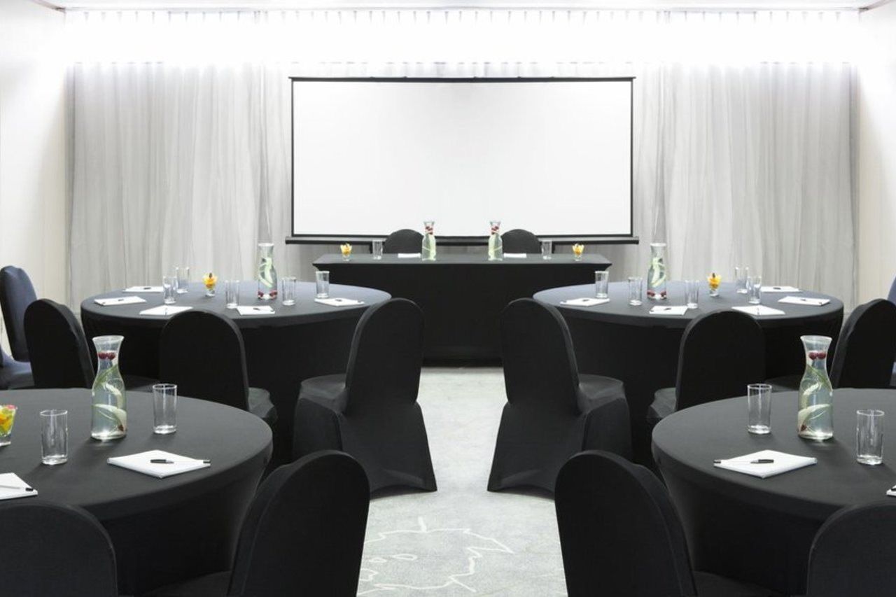 Epping Forest Hotel Вудфорд Экстерьер фото