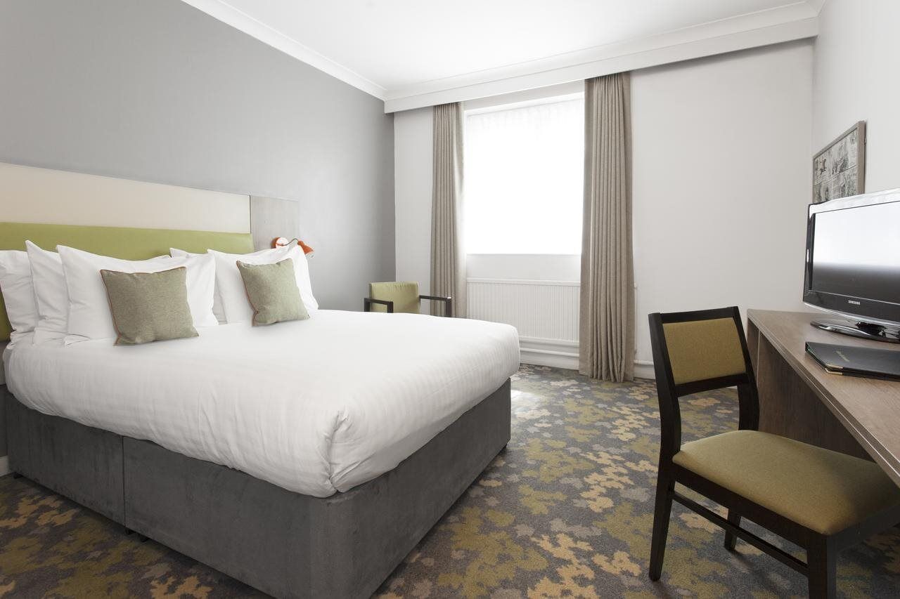 Epping Forest Hotel Вудфорд Экстерьер фото
