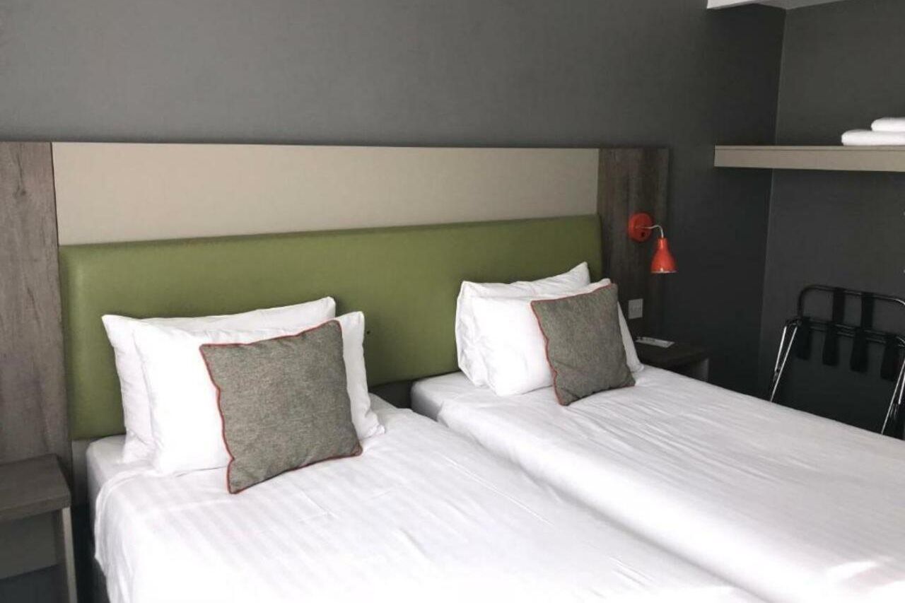 Epping Forest Hotel Вудфорд Экстерьер фото