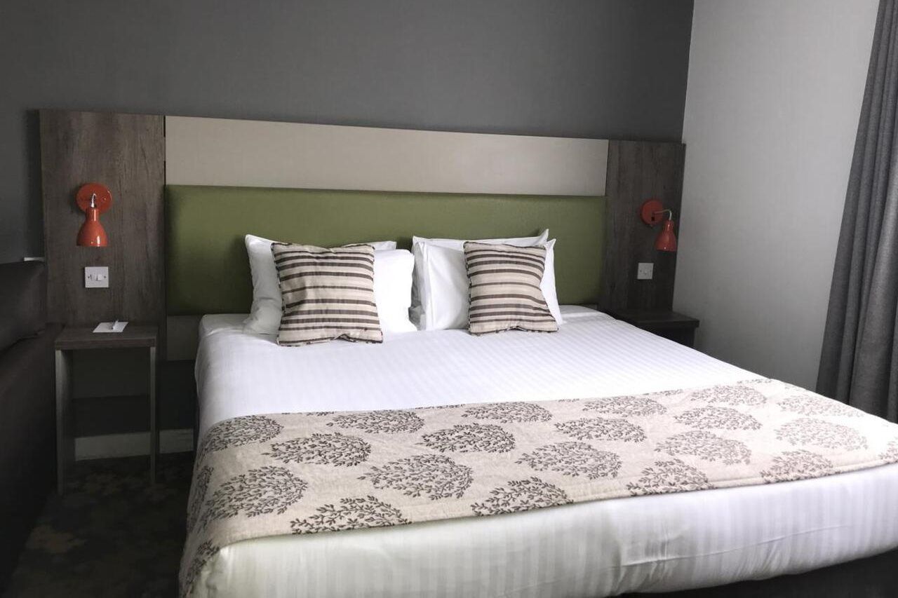 Epping Forest Hotel Вудфорд Экстерьер фото