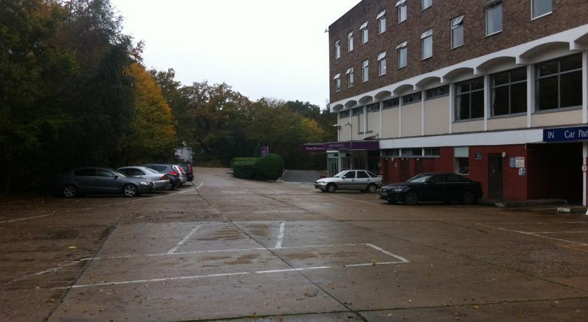 Epping Forest Hotel Вудфорд Экстерьер фото